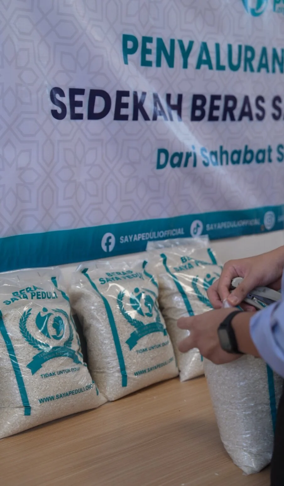 Foto 6 dari album Pendistribusia Beras Untuk Santri Tahfidz 2026